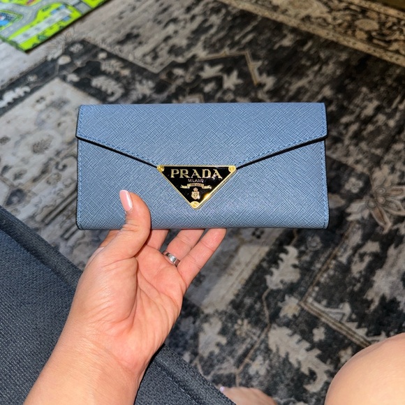 Elegant Blue Women's Wallet - Picture 1 of 4